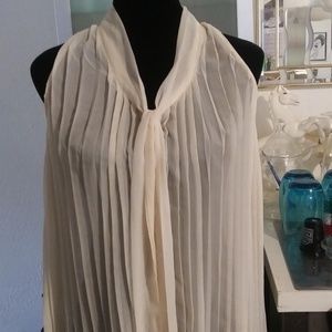 Sleeveless Cream pleated blouse